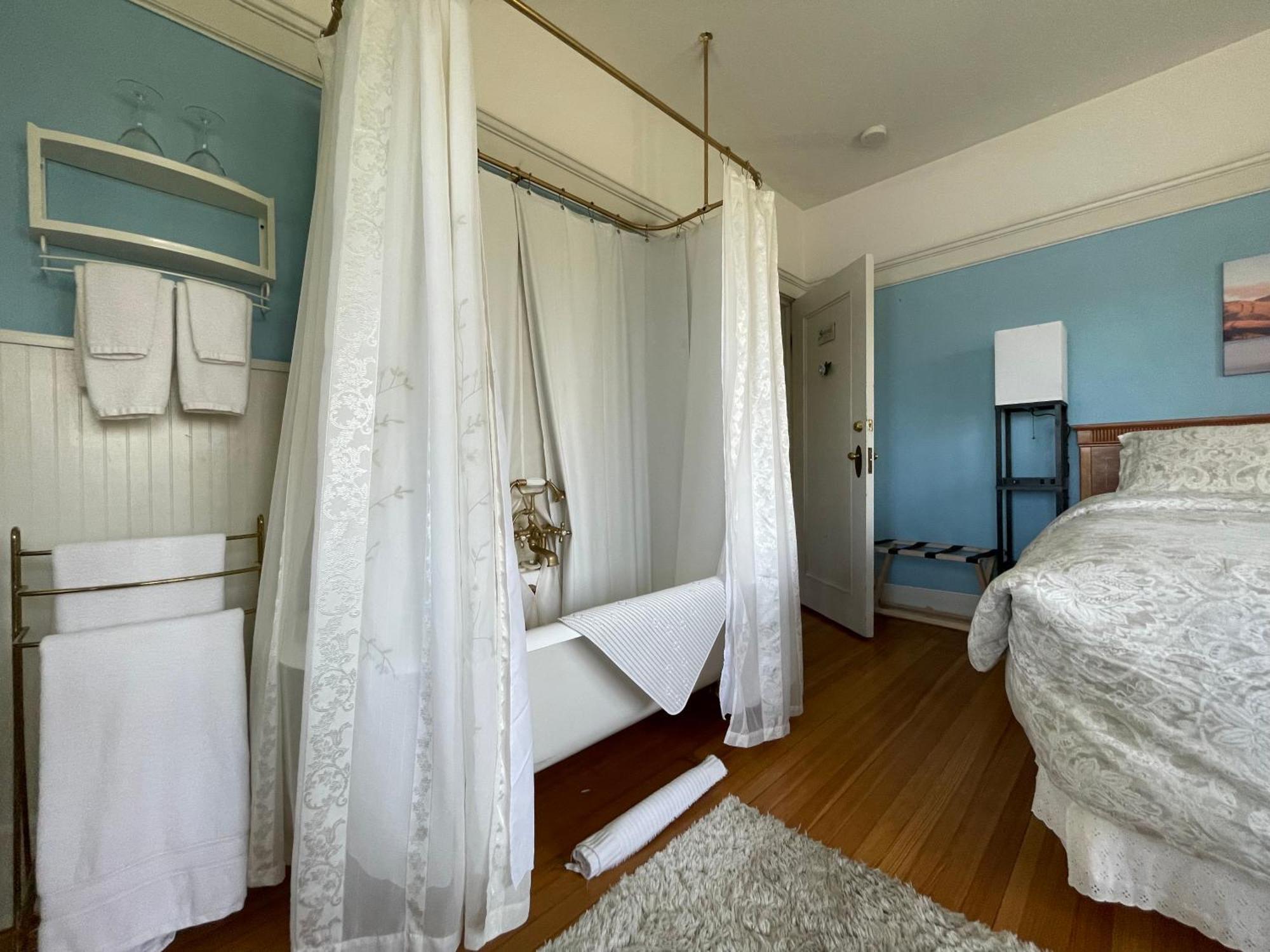 White Rose Inns & Motel Wisconsin Dells Room photo